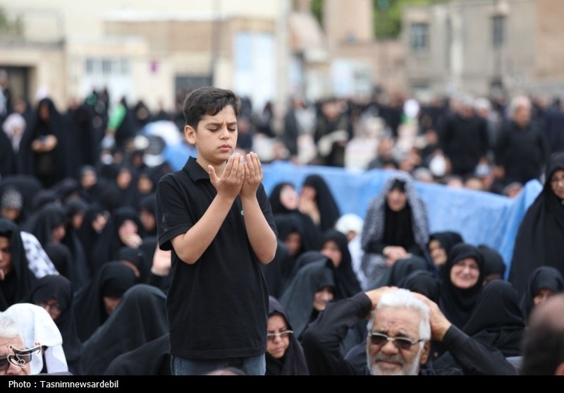 اردبیلِ سربلند؛ نماز ظهر عاشورا با شکوه‌تر از همیشه در دارالارشاد و دارالعباس