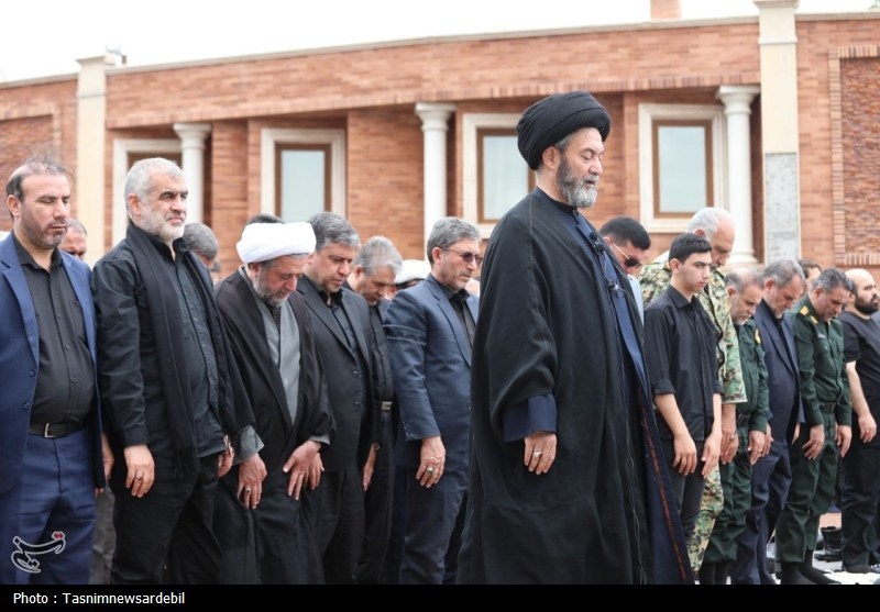اردبیلِ سربلند؛ نماز ظهر عاشورا با شکوه‌تر از همیشه در دارالارشاد و دارالعباس