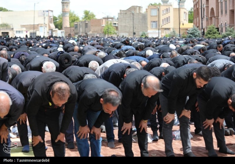 اردبیلِ سربلند؛ نماز ظهر عاشورا با شکوه‌تر از همیشه در دارالارشاد و دارالعباس