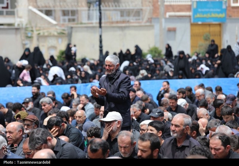 اردبیلِ سربلند؛ نماز ظهر عاشورا با شکوه‌تر از همیشه در دارالارشاد و دارالعباس