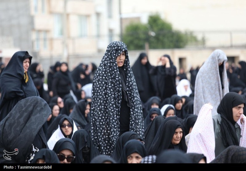 اردبیلِ سربلند؛ نماز ظهر عاشورا با شکوه‌تر از همیشه در دارالارشاد و دارالعباس