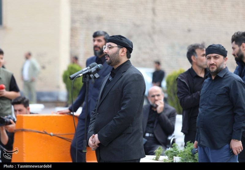 اردبیلِ سربلند؛ نماز ظهر عاشورا با شکوه‌تر از همیشه در دارالارشاد و دارالعباس