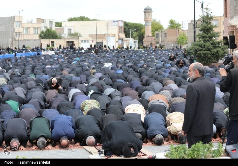 اردبیلِ سربلند؛ نماز ظهر عاشورا با شکوه‌تر از همیشه در دارالارشاد و دارالعباس