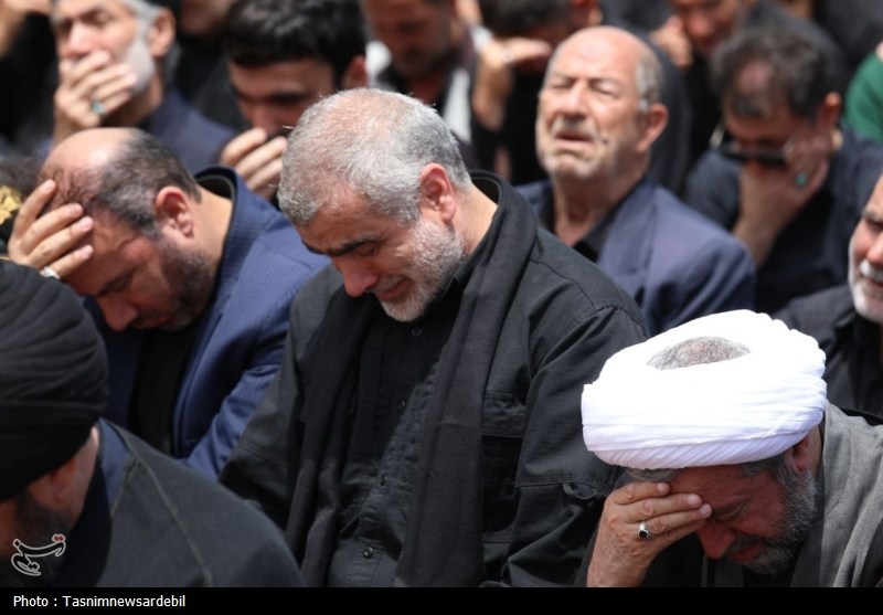 اردبیلِ سربلند؛ نماز ظهر عاشورا با شکوه‌تر از همیشه در دارالارشاد و دارالعباس