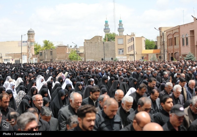 اردبیلِ سربلند؛ نماز ظهر عاشورا با شکوه‌تر از همیشه در دارالارشاد و دارالعباس