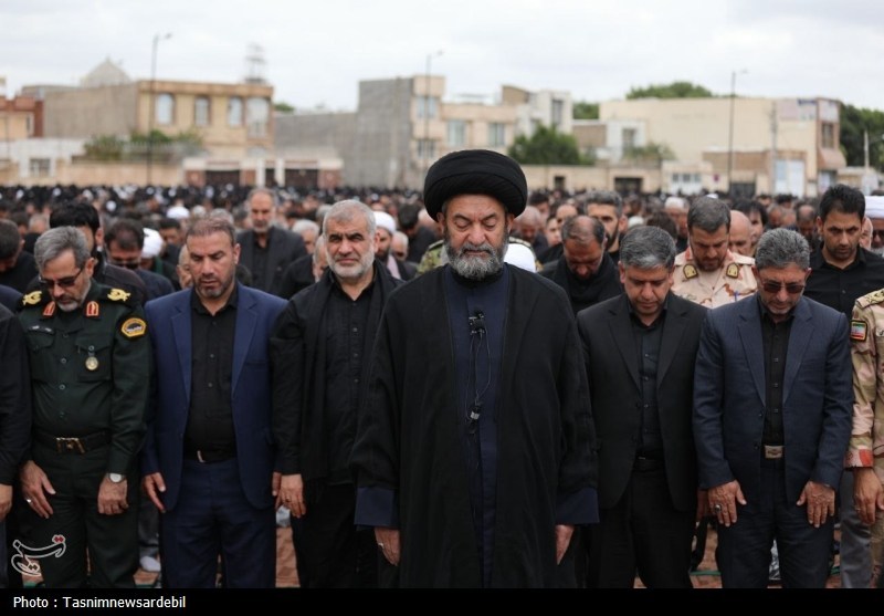 اردبیلِ سربلند؛ نماز ظهر عاشورا با شکوه‌تر از همیشه در دارالارشاد و دارالعباس