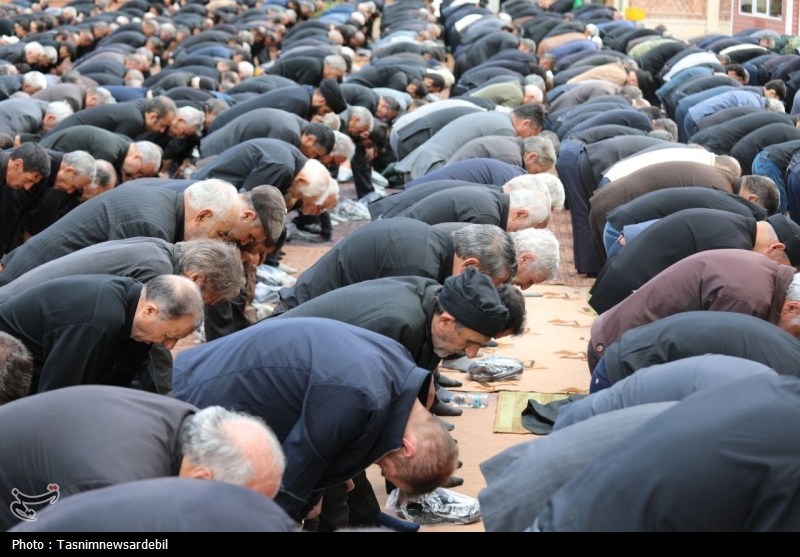 اردبیلِ سربلند؛ نماز ظهر عاشورا با شکوه‌تر از همیشه در دارالارشاد و دارالعباس
