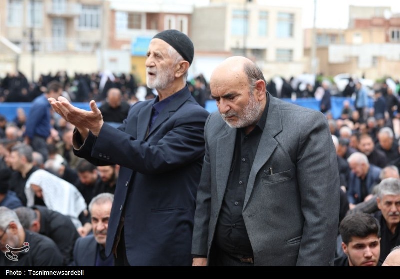اردبیلِ سربلند؛ نماز ظهر عاشورا با شکوه‌تر از همیشه در دارالارشاد و دارالعباس