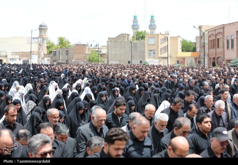 اردبیلِ سربلند؛ نماز ظهر عاشورا با شکوه‌تر از همیشه در دارالارشاد و دارالعباس