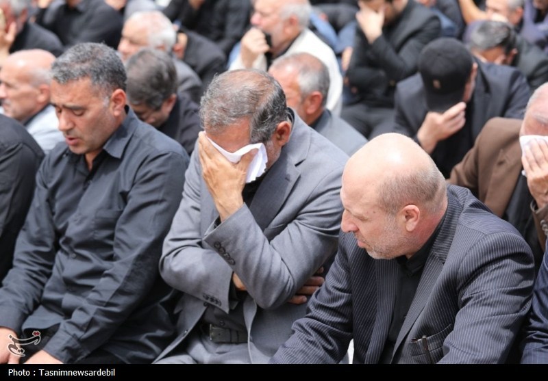 اردبیلِ سربلند؛ نماز ظهر عاشورا با شکوه‌تر از همیشه در دارالارشاد و دارالعباس