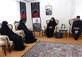 دیدار دختر پزشکیان با خانواده شهید سپهبد سلامی