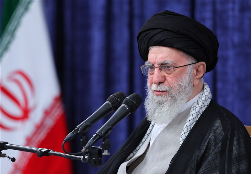 رهبر انقلاب: سپر پولادین اتحاد مردم و مسئولان و نیروهای مسلح نباید خدشه دار شود