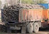 کشف بیش از 1.3 تن چوب قاچاق و زغال قاچاق در آران و بیدگل