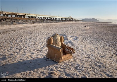 بنابر اعلام مسئولان سازمان حفاظت محیط زیست ، تراز آبی دریاچه ارومیه در نیمه مرداد 1404 به پایین ترین میزان خود در دو دهه اخیر رسیده است و در صورت تدوام شرایط فعلی ، این دریاچه تا پایین شهریور سال جاری برای نخستین بار بصورت کامل خشک خواهد شد.