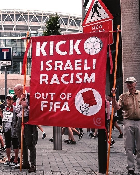 تیم فوتبال لیورپول انگلیس , تیم فوتبال کریستال‌پالاس انگلیس , رژیم صهیونیستی (اسرائیل) , کشور فلسطین , فدراسیون بین‌المللی فوتبال (فیفا) , 