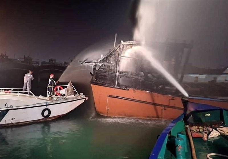 حمله هوایی دشمن به لنج‌های صیادی در اسکله بندر ملو بندرلنگه