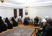 دیدار حجت‌الاسلام محمدی‌گلپایگانی و سرلشکر موسوی با خانواده شهدای اقتدار