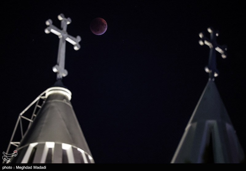 ماه‌گرفتگی در آسمان تهران
