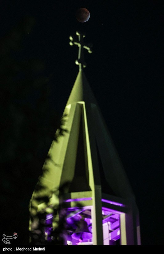 ماه‌گرفتگی در آسمان تهران