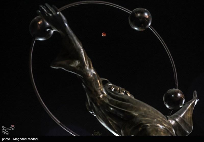 ماه‌گرفتگی در آسمان تهران