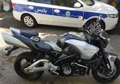 سارق حرفه‌ای موتورسیکلت در پارس‌آباد دستگیر شد