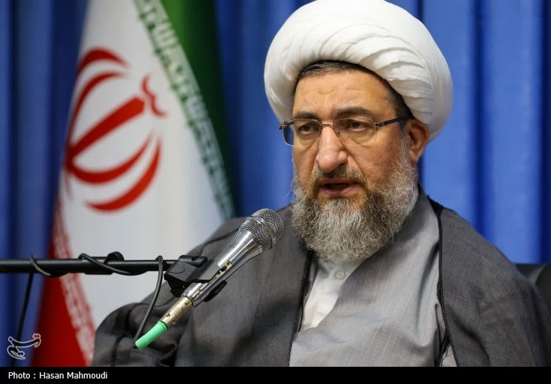 انتقاد امام جمعه تبریز از دوقطبی‌سازی‌های سیاسی