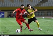 دیدار تیم های فوتبال سپاهان اصفهان و تراکتور تبریز