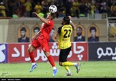 دیدار تیم های فوتبال سپاهان اصفهان و تراکتور تبریز