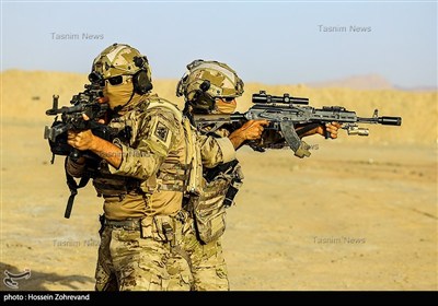 چالش پلیس با مردم/ در مُشت ماموران یگان ویژه چه چیزی است؟