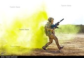 اجرای میدان تیر تاکتیکال توسط یگان ویژه فاتحین سپاه محمد رسول الله(ص) با استفاده از لباس‌ و تجهیزات جدید