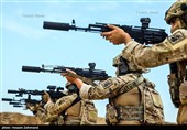 اجرای میدان تیر دقت توسط یگان ویژه فاتحین سپاه محمد رسول الله(ص) با استفاده از لباس‌ و تجهیزات جدید