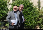 محسن حاجی میرزایی، رئیس دفتر رئیس جمهور و عباس علی آبادی وزیر نیرو در حاشیه جلسه امروز هیئت دولت 