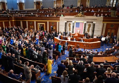 أعضاء في الكونغرس: ترامب مختل عقلياً.. حربه غير شرعية وتهديداته متزايدة الجنون