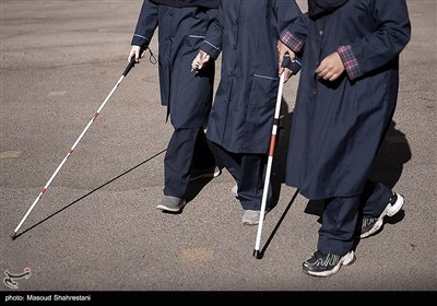 چشم‌هایی بسته، دل‌هایی روشن