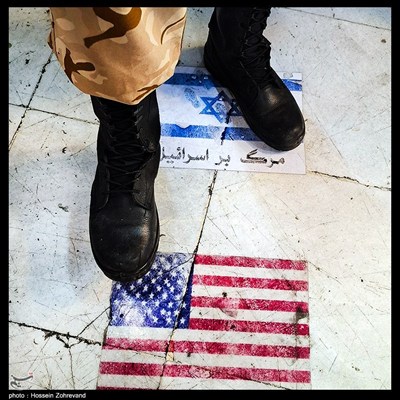 پرچم دشمن زیر پای ایران