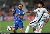 دیدار تیم های فوتبال استقلال و آلومینیوم اراک