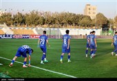 دیدار تیم های فوتبال استقلال و آلومینیوم اراک