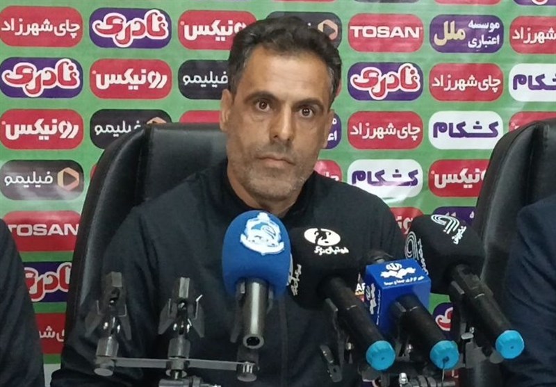 مربی شمس آذر: داور نمی‌دانست به کدام بازیکن باید کارت بدهد!