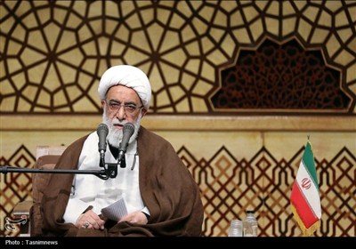 آیت‌الله شب زنده‌دار:آیت‌الله سیدمجتبی خامنه‌ای مجمع فضائل زیادی هستند
