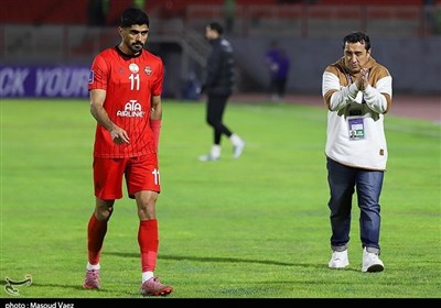 عزیزی: جای 2 بازیکن در تیم ملی خالی است/باید به فکر 2 مرحله صعود باشیم