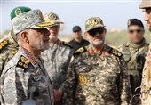 قائد مقر خاتم الأنبیاء یتفقد الجزر الإیرانیة الثلاث فی الخلیج الفارسی