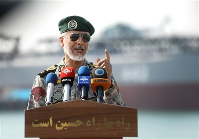 دریادار سیاری: ناوشکن جماران نماد خودکفایی کشور است