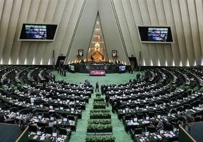 نمایندگان خواستار ترمیم حقوق و برخورد قاطع با فساد شدند