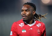 بیفوما: جدایی از پرسپولیس؟ قرارداد دارم و می‌مانم