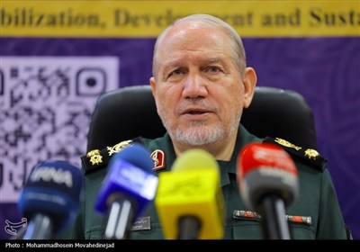 اللواء صفوي: أمريكا لا تستطيع التحكم في العلاقات الاقتصادية لإيران