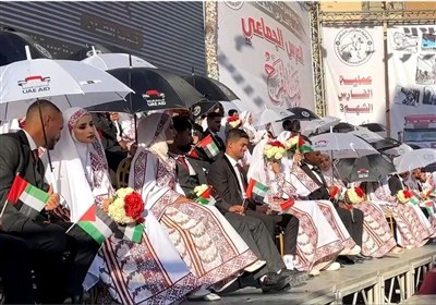 «رخت شادی» بر تن غزه؛ مراسم ازدواج 54 زوج فلسطینی در میان ویرانه‌های خان یونس