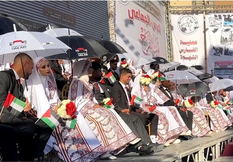 «رخت شادی» بر تن غزه؛ مراسم ازدواج 54 زوج فلسطینی در میان ویرانه‌های خان یونس