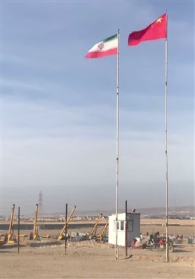 اهتزاز پرچم چین در پروژه انرژی خورشیدی ری؛ با مجوز یا بی‌ضابطه؟