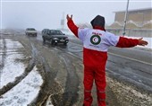 رها‌سازی 30خودروی گرفتار در برف و کولاک/ تداوم امدادرسانی و آماده‌باش هلال‌احمر در استان‌های درگیر