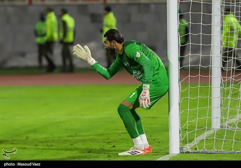 دیدار تیم‌های فوتبال تراکتور و پرسپولیس